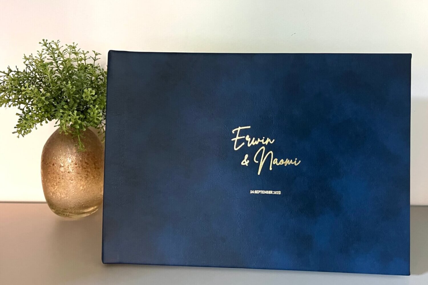 Leer_DaVinci Dark blue_custom-embossing